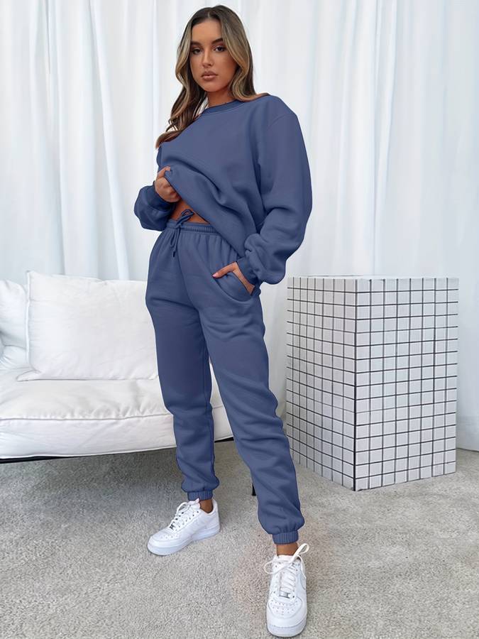 Dit comfortabele en stijlvolle dames casual pak is ideaal voor ontspannen momenten en alledaagse activiteiten.