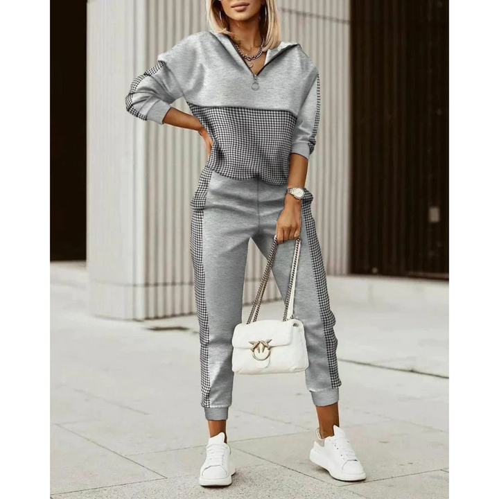 Veelzijdig dames sportpak, geschikt als comfortabele loungewear en trendy casual set. Perfect voor herfst en lente.