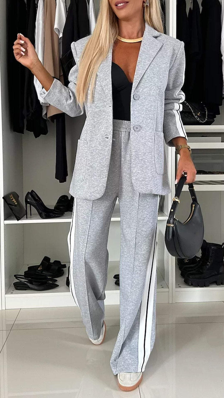 Moderne gebreide set voor dames, tweedelig. Stijlvol en comfortabel voor herfst en winter. Ideaal vrijetijdspak.