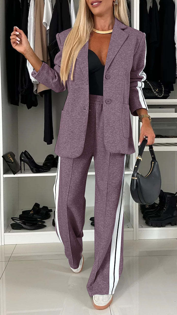 Essentiële gebreide tweedelige winterset voor dames. Comfortabel pak voor koude dagen, perfect als homewear.