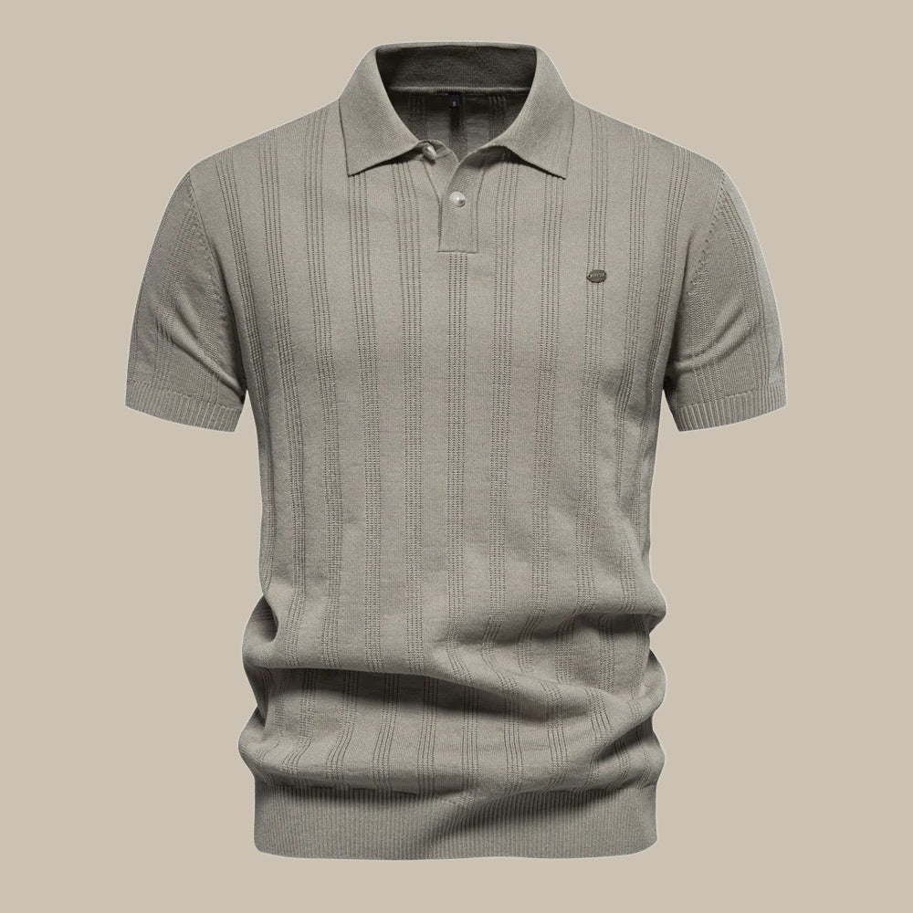 Detail van een luxe, comfortabel heren poloshirt. De perfecte mix van stijl en kwaliteit voor mannen.