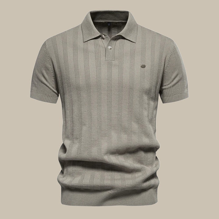 Detail van een luxe, comfortabel heren poloshirt. De perfecte mix van stijl en kwaliteit voor mannen.