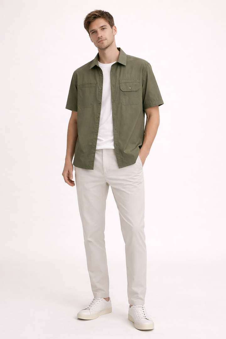 Comfortabel herenoverhemd met korte mouwen en rechte pasvorm, ideaal voor casual zomerlooks.