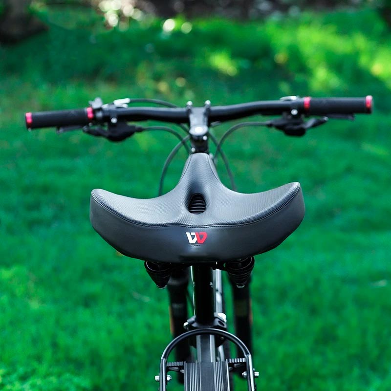 Comfortabel universeel fietszadel, ergonomisch ontwerp voor pijnvrij fietsen.