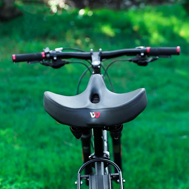 Comfortabel universeel fietszadel, ergonomisch ontwerp voor pijnvrij fietsen.