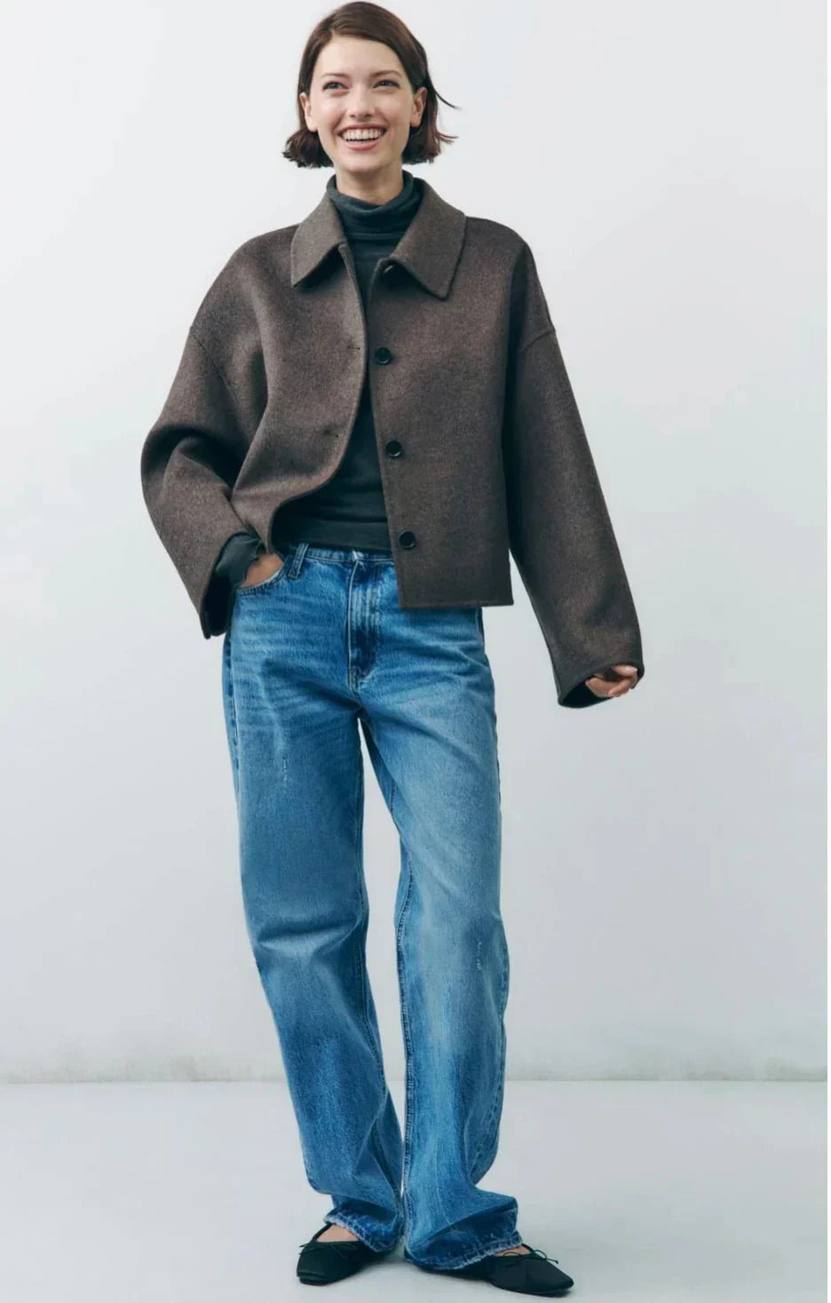Stijlvolle korte dames winterjas met elegante oversized pasvorm. Veelzijdig en comfortabel.