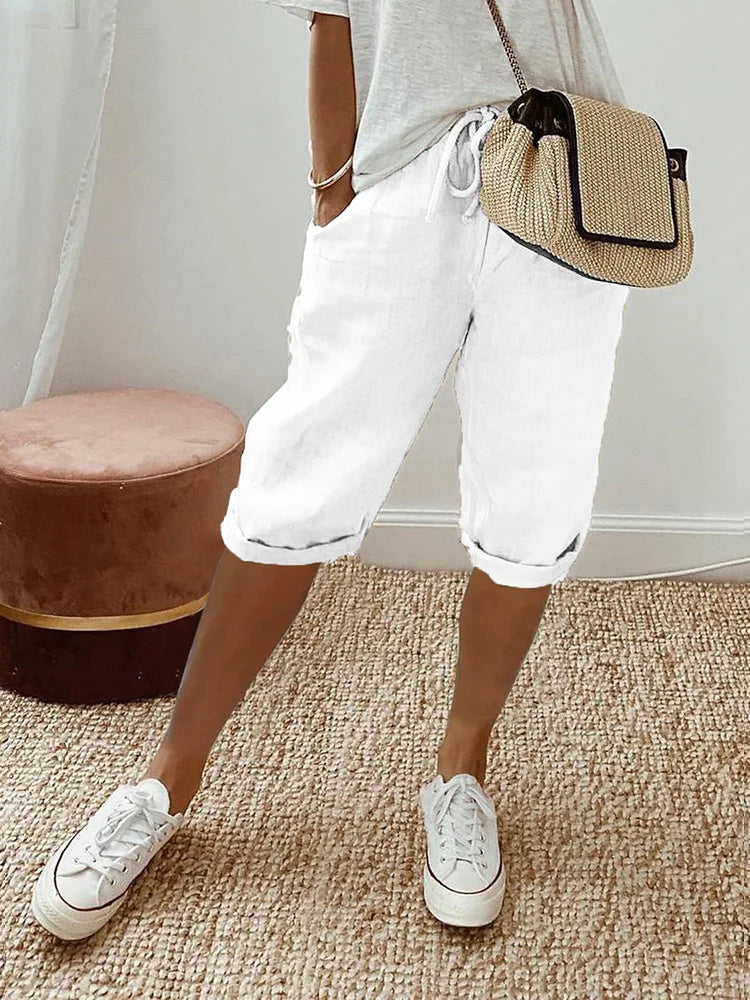 Zomerse dames driekwart broek met elastische taille, zijzakken en een comfortabele, relaxte pasvorm.