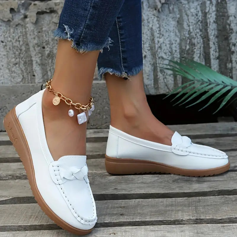 Stijlvolle bourgondische dames instappers, comfortabele antislip loafers. Perfecte zomerschoenen.
