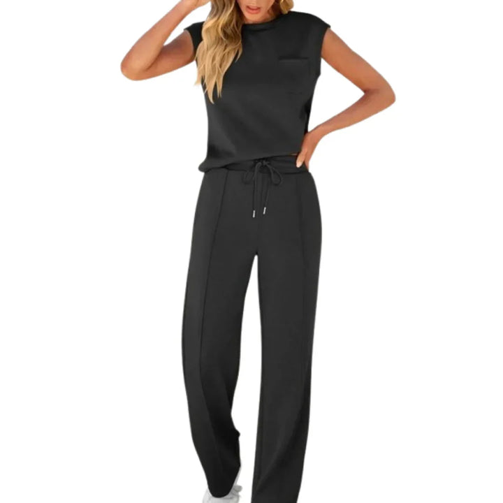 Comfortabele dames loungewear set met mouwloze top en wijde broek. Ideaal voor thuis of een casual dagje uit.