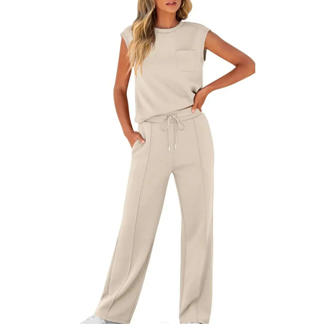 Gemakkelijke dames co-ord set: comfortabele mouwloze top en wijde broek. De perfecte thuis outfit of zomer set.