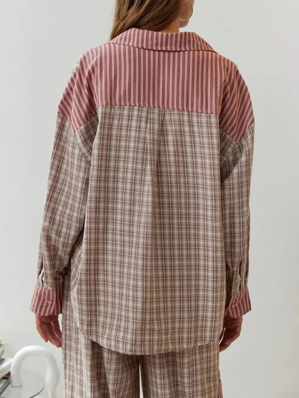 Lichtbruin & lichtblauwe geruite dames pyjamaset, comfortabele tweedelige loungewear en zachte nachtkleding.