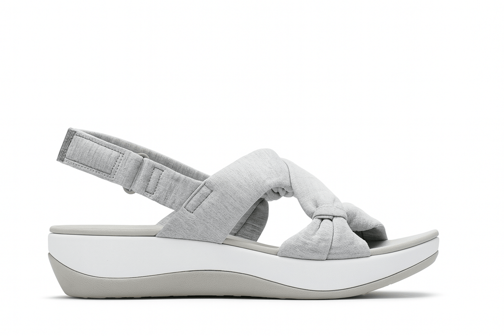 Grijze dames orthopedische sandalen met verstelbare banden. Bieden lichtgewicht comfort en optimale voetondersteuning.