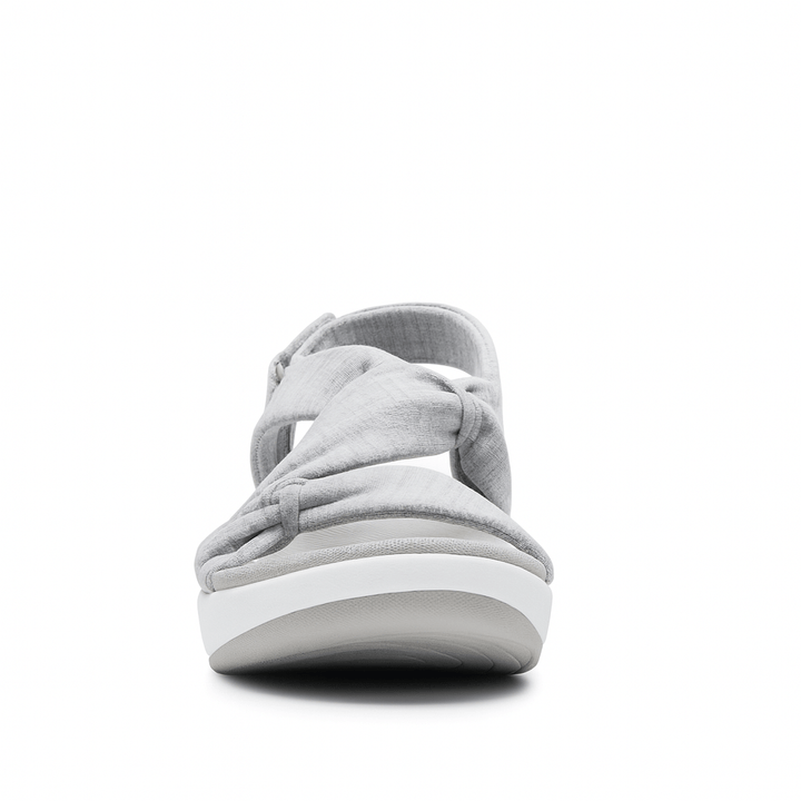 Zwarte verstelbare dames slippers, orthopedisch, voor comfort en uitstekende voetondersteuning. Perfecte zomerschoenen.