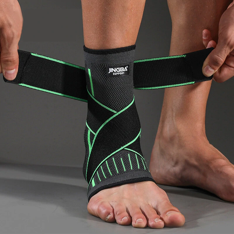 Comfortabele enkelbrace met compressie voor optimale steun en pijnverlichting bij sportblessures.