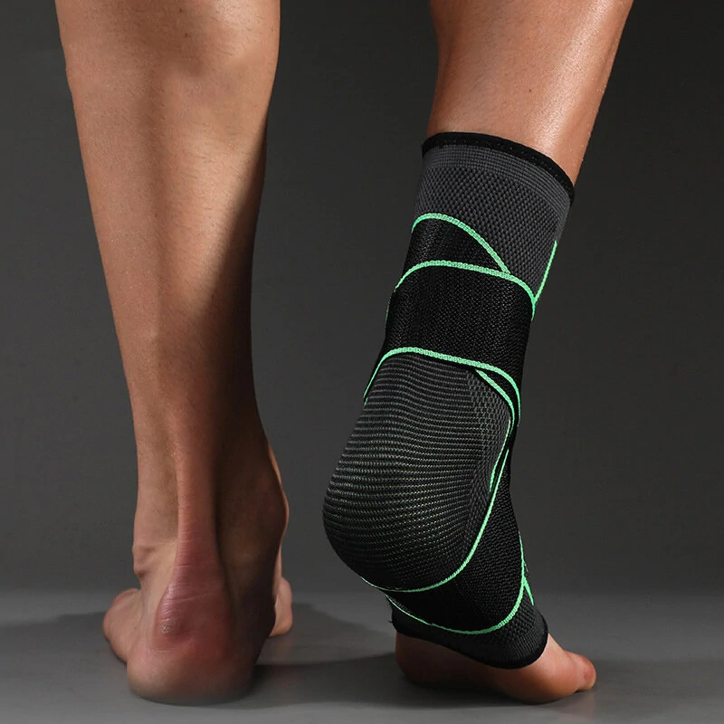 Orthopedische enkelsteun met compressie, ideaal voor herstel na een sportblessure en dagelijkse voetondersteuning.