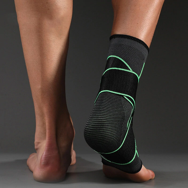 Orthopedische enkelsteun met compressie, ideaal voor herstel na een sportblessure en dagelijkse voetondersteuning.