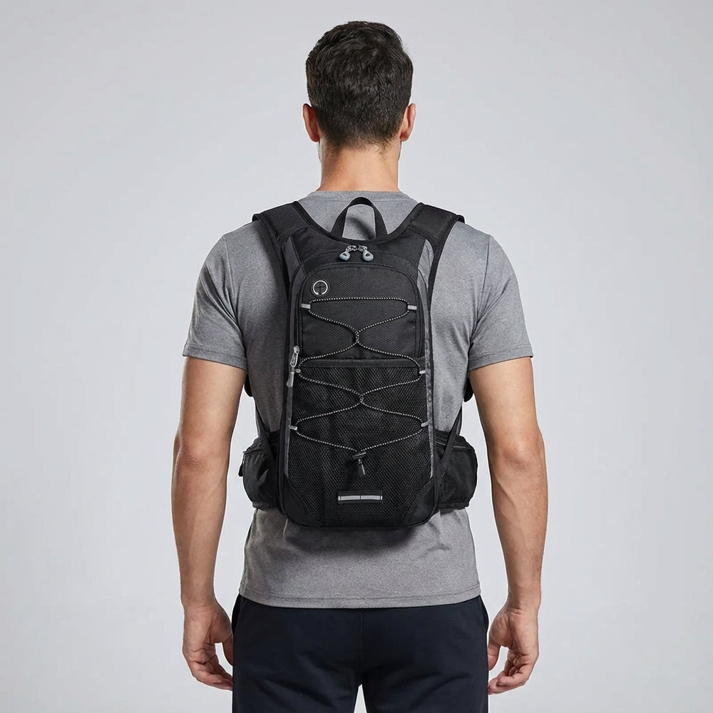 Ergonomische Pathcore dagrugzak met comfortabele schouderbanden voor lange wandelingen en fietstochten.