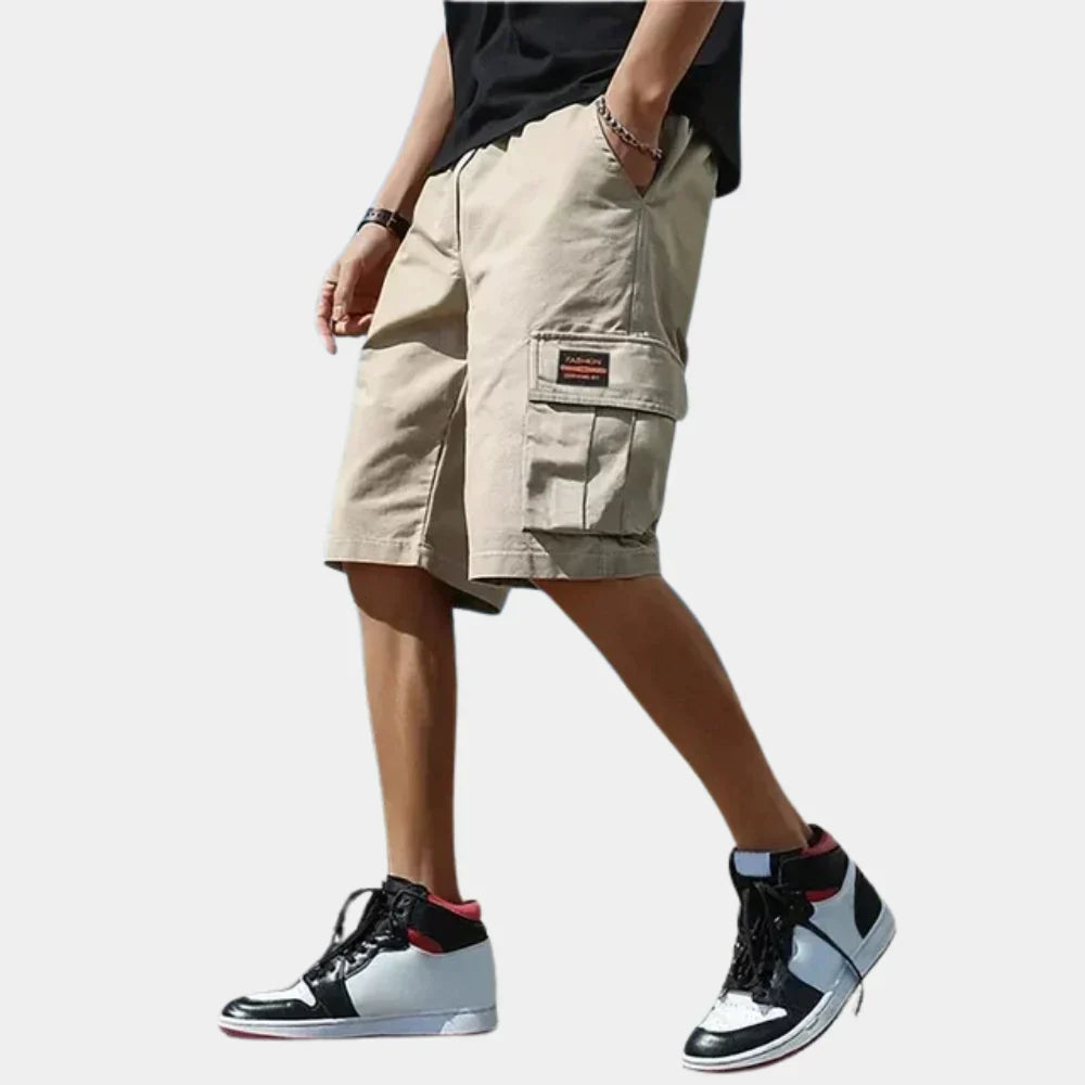 Comfortabele heren cargo shorts in loose fit, ideaal als praktische zomerbroek voor casual of outdoor gebruik.