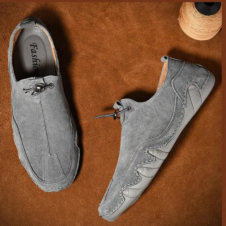 Stijlvolle bruine heren instappers, perfecte loafers voor zowel casual als smartcasual outfits in lente/herfst.