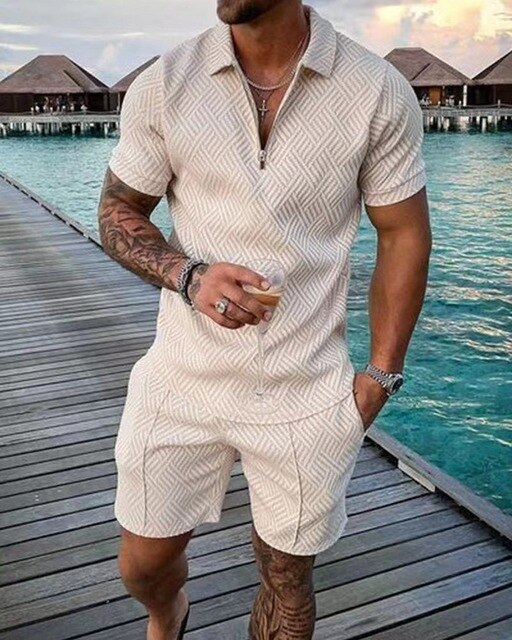 Comfortabele heren zomerset met polo en short, ideaal voor casual dagen of strand. Relaxte pasvorm.