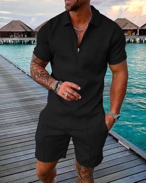 Stijlvolle heren casual zomerset: een matchende polo en short voor een complete dagelijkse outfit.