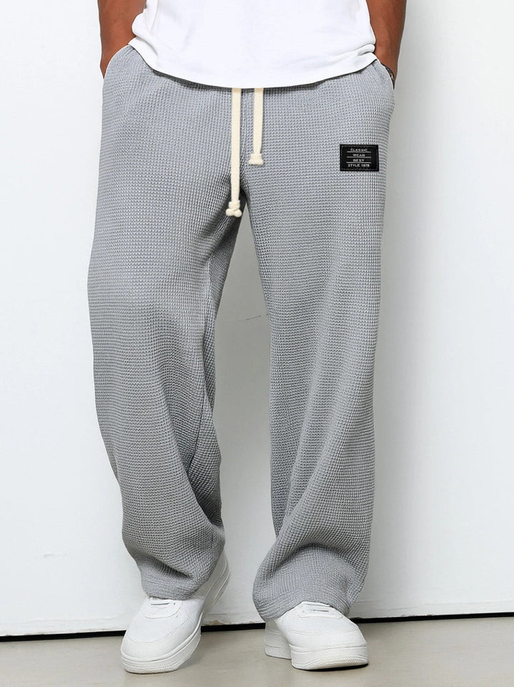 Herenbroek met elastische, verstelbare tailleband. Biedt ultiem comfort en bewegingsvrijheid.