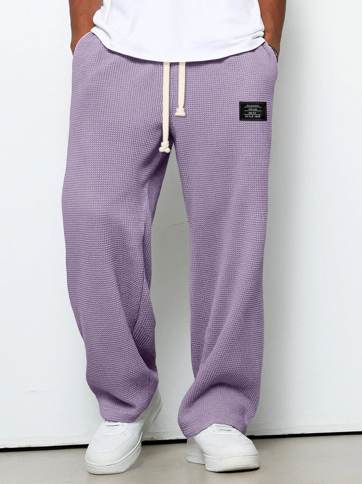 Lichte heren zomerbroek, casual en stijlvol. De verstelbare tailleband zorgt voor een comfortabele pasvorm.