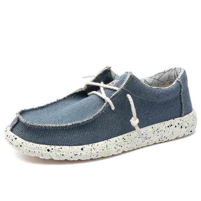 Marineblauwe heren slip-on instappers. Casual loafers met ergonomische steun, perfect voor moderne mannenmode.