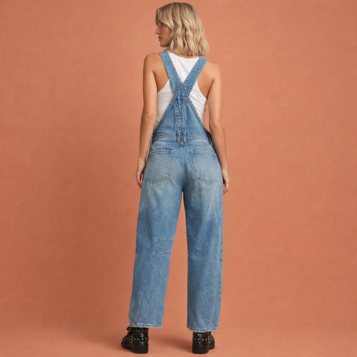 Modieuze lichtblauwe dames jumpsuit (tuinbroek) met verstelbare banden, ideaal voor casual lente/zomer mode.