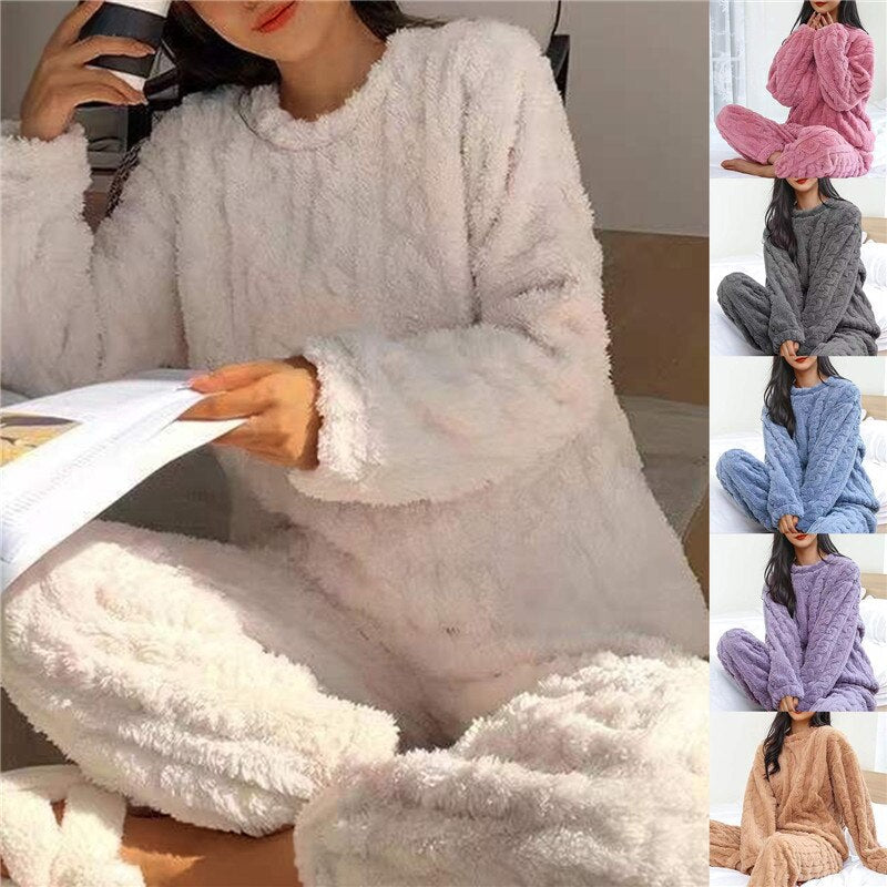 Comfortabele zachte dames pyjamaset, ideaal voor ontspanning en warme nachten thuis.