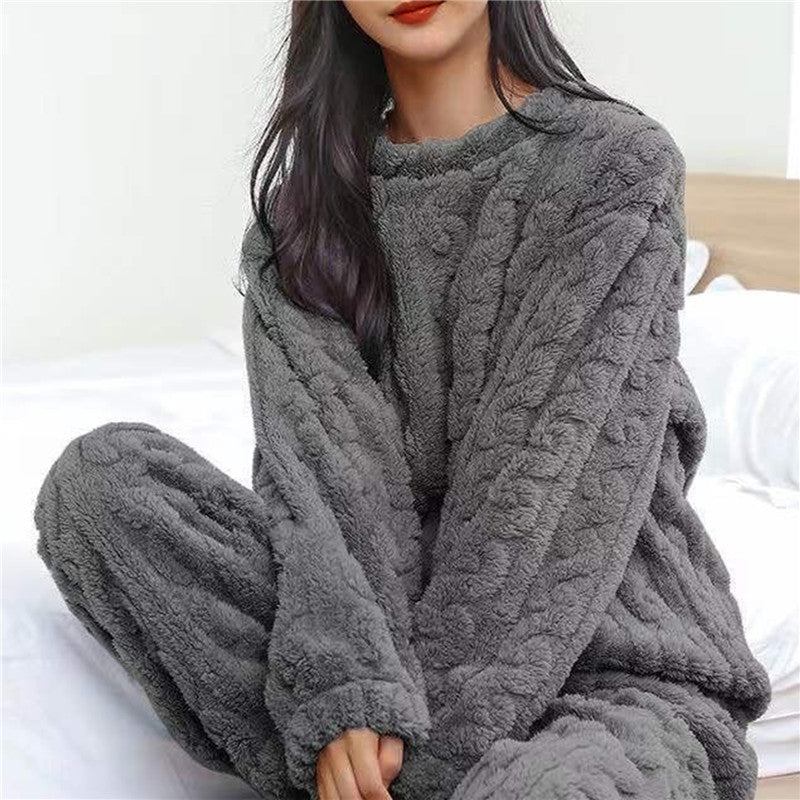 Stijlvol dames huispak, een comfortabele pyjamaset voor ontspannen avonden en nachten.