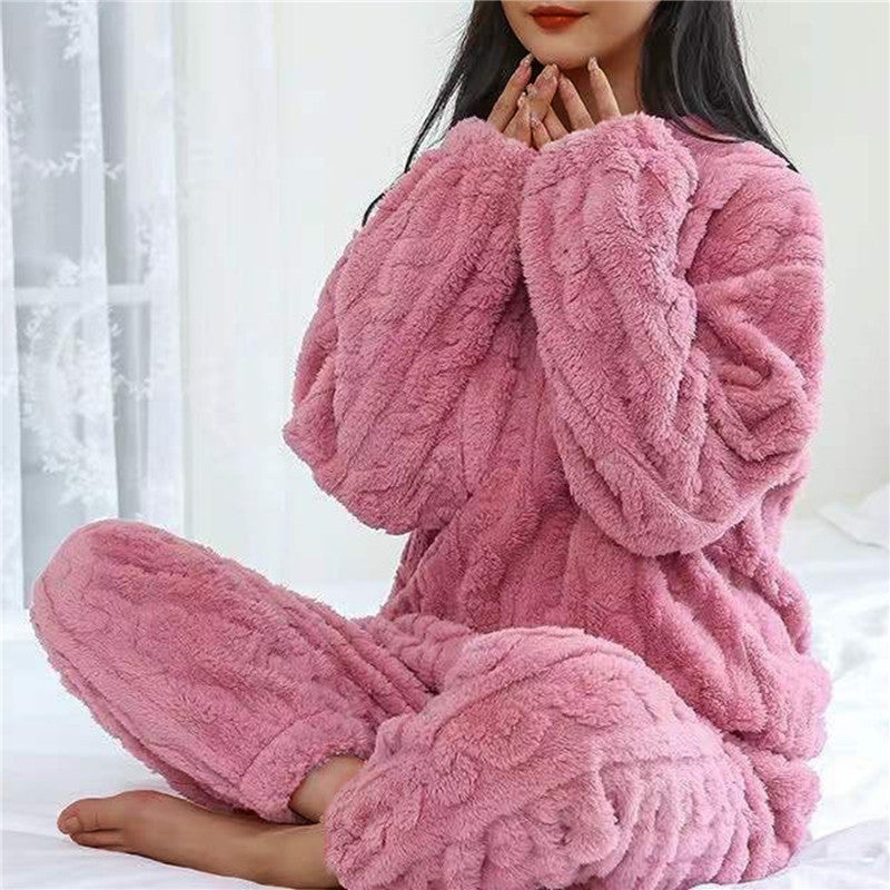 Modieuze dames pyjamaset, comfortabel en zacht, perfect als warme nachtkleding voor vrouwen.