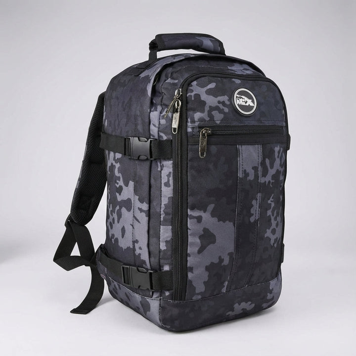 Ruime 30 liter reisrugzak gevuld met kleding en reisaccessoires, ideaal als weekendtas.