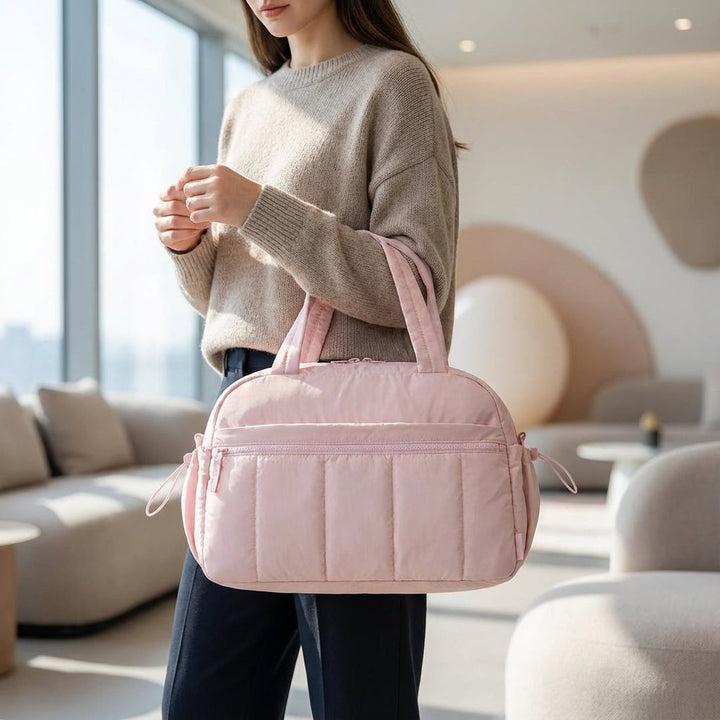 Compacte Aerelle reisduffeltas in opgevouwen staat, toont lichtgewicht en ruimtebesparend ontwerp voor handbagage.