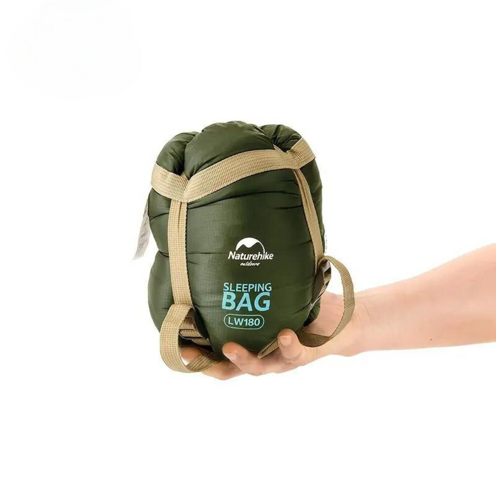 Compacte, lichtgewicht unisex slaapzak voor kamperen en outdoor avonturen. Biedt warmte en comfort tijdens reizen.
