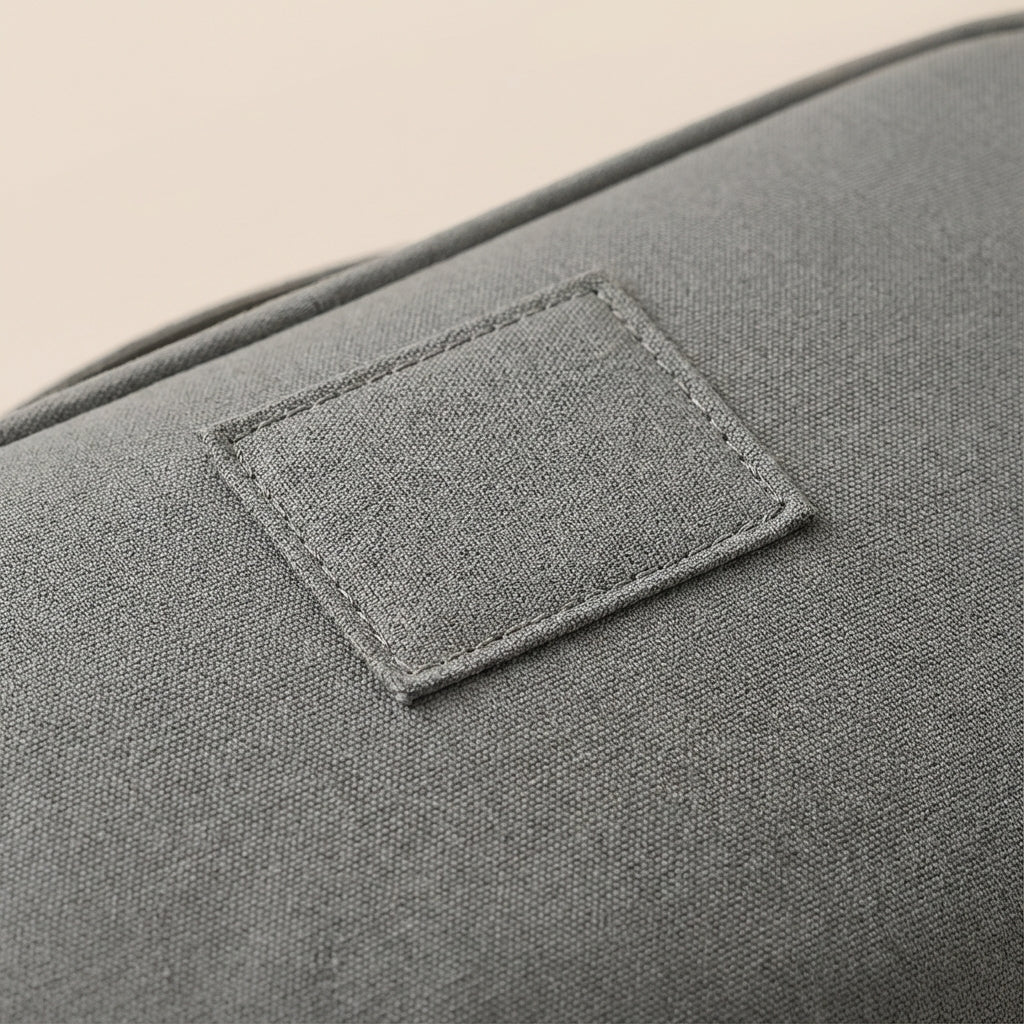Compacte waterdichte toilettas, een onmisbaar reisaccessoire om essentials netjes op te bergen tijdens reizen.