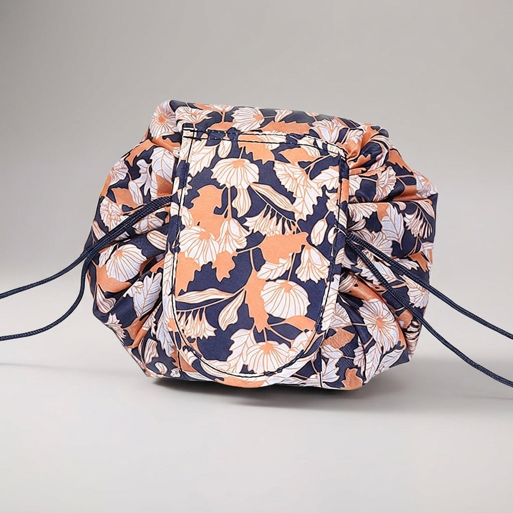 Veelzijdige compacte opbergtas. Kan gebruikt worden als make-up tas of toilettas voor reizen.