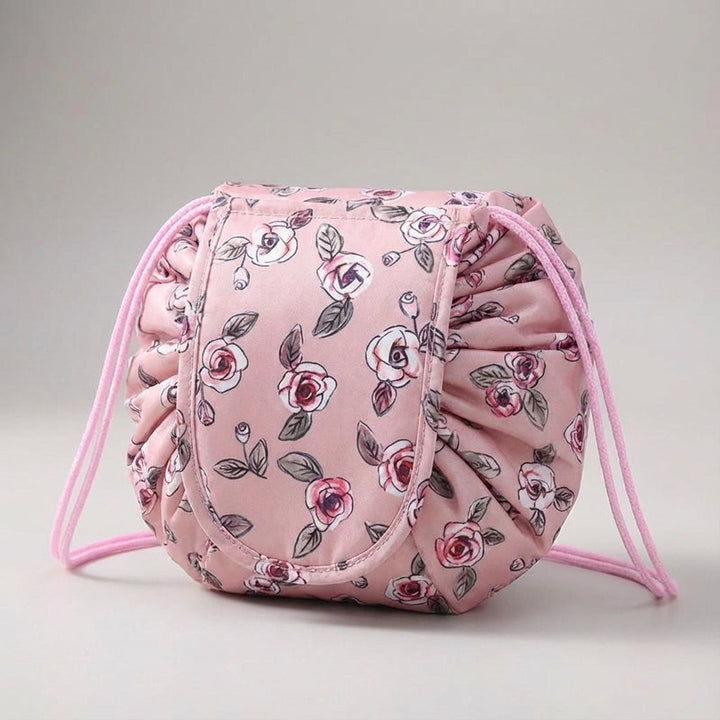 Stijlvolle compacte reistas. Waterafstotend en perfect als make-up tas voor onderweg.