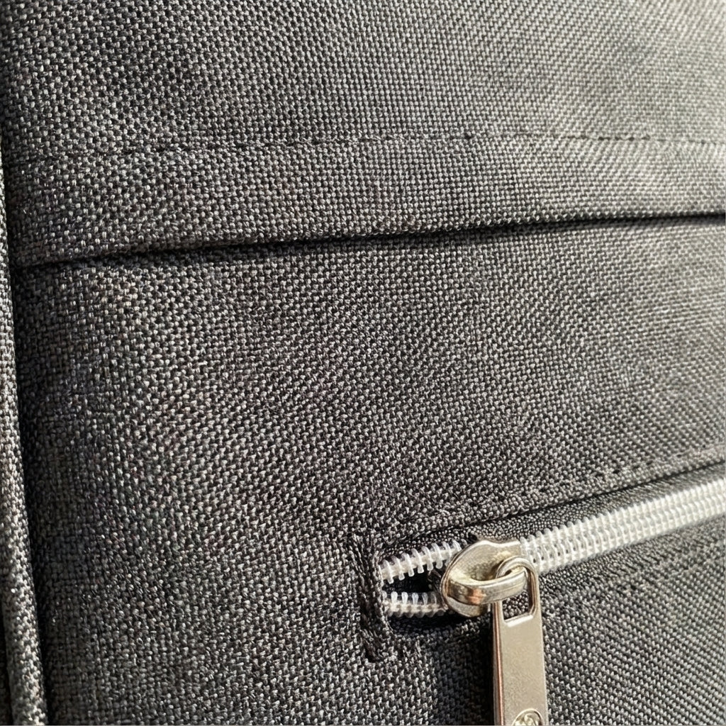 Duurzame compacte reiskoffer van Oxford stof, perfect voor frequente reizigers en als vliegtuig handbagage.