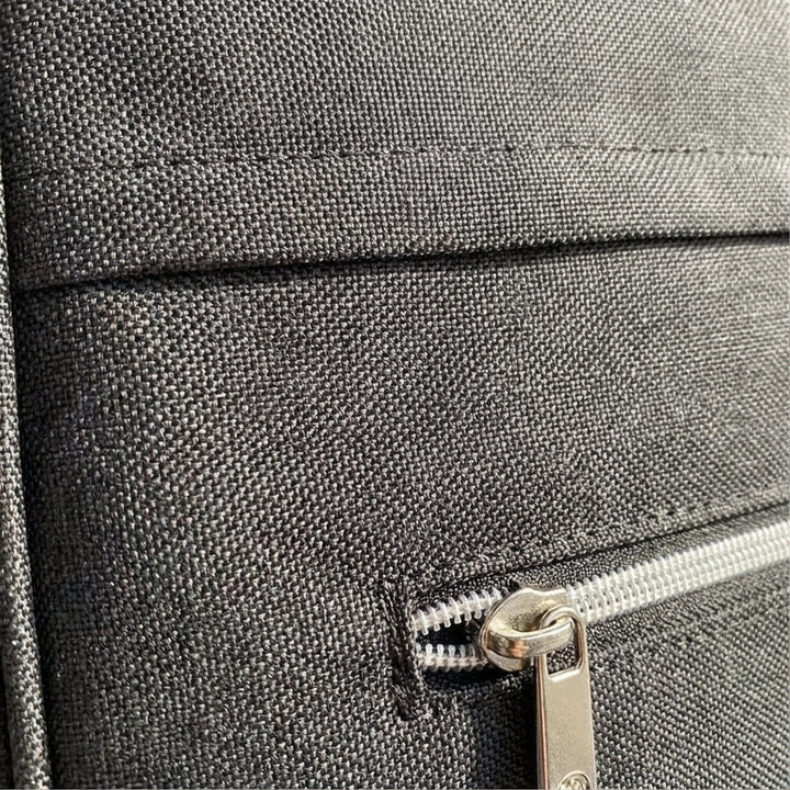 Duurzame compacte reiskoffer van Oxford stof, perfect voor frequente reizigers en als vliegtuig handbagage.