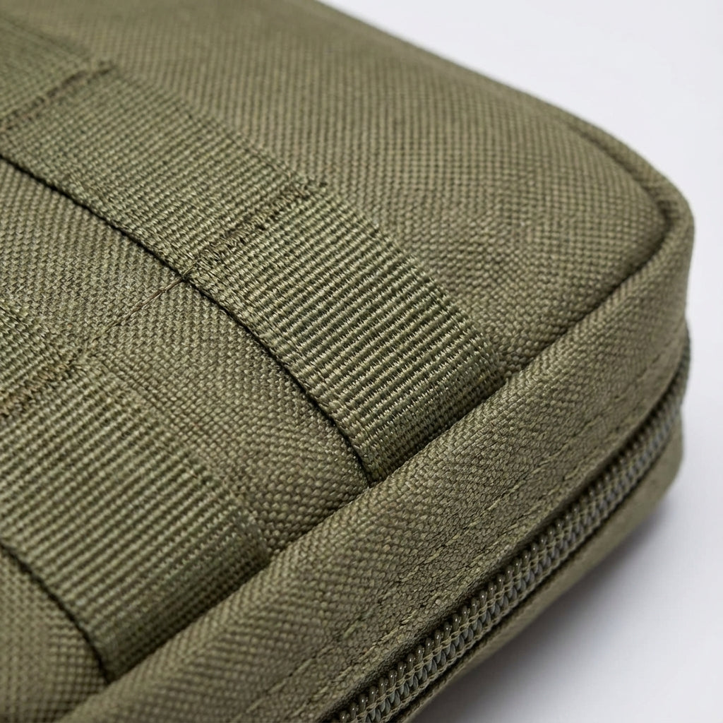 Tactische opbergzak van robuust nylon, compact en duurzaam. Perfecte organizer voor essentiële spullen op reis.
