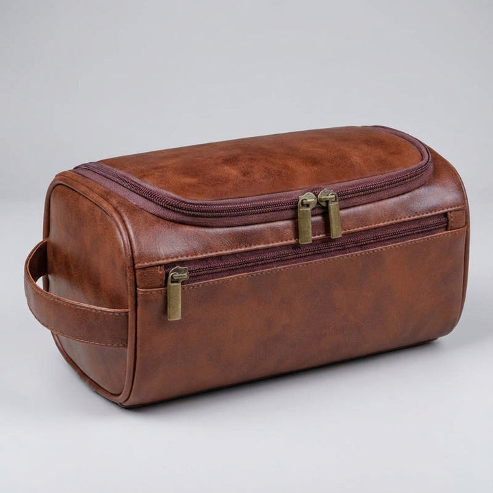 Compacte Toilevo reistas op koffer, essentieel reisaccessoire voor georganiseerde vakanties.