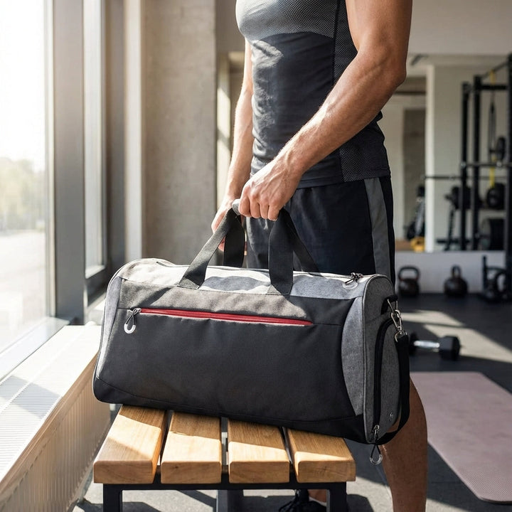 Compacte TravelDry 30L duffeltas voor sport en reizen, waterdicht en met geventileerde vakken.