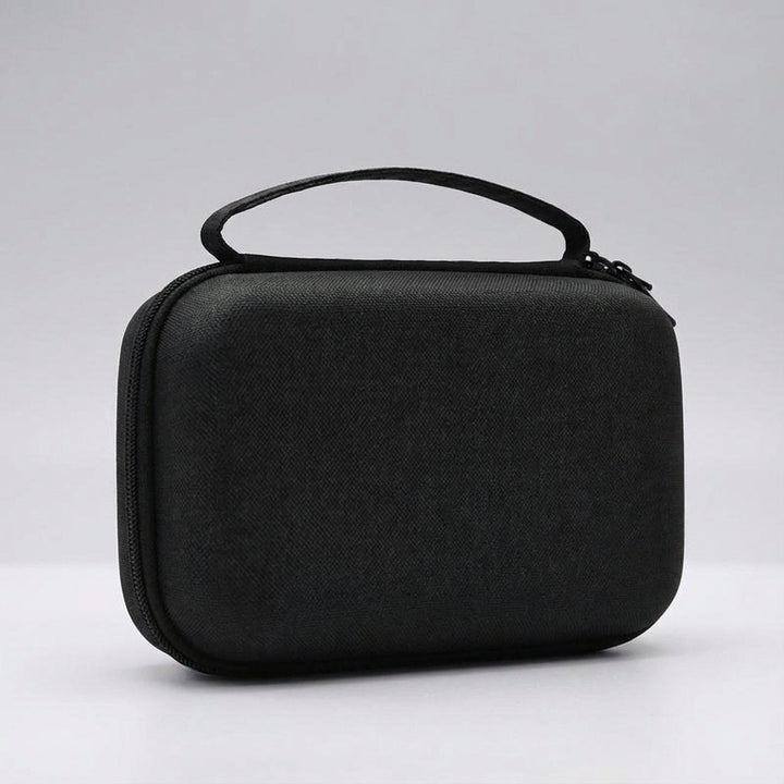 Zwarte Travellox compacte reis organizer voor elektronica. Ideaal voor het veilig opbergen van je essentiële reis gadgets.
