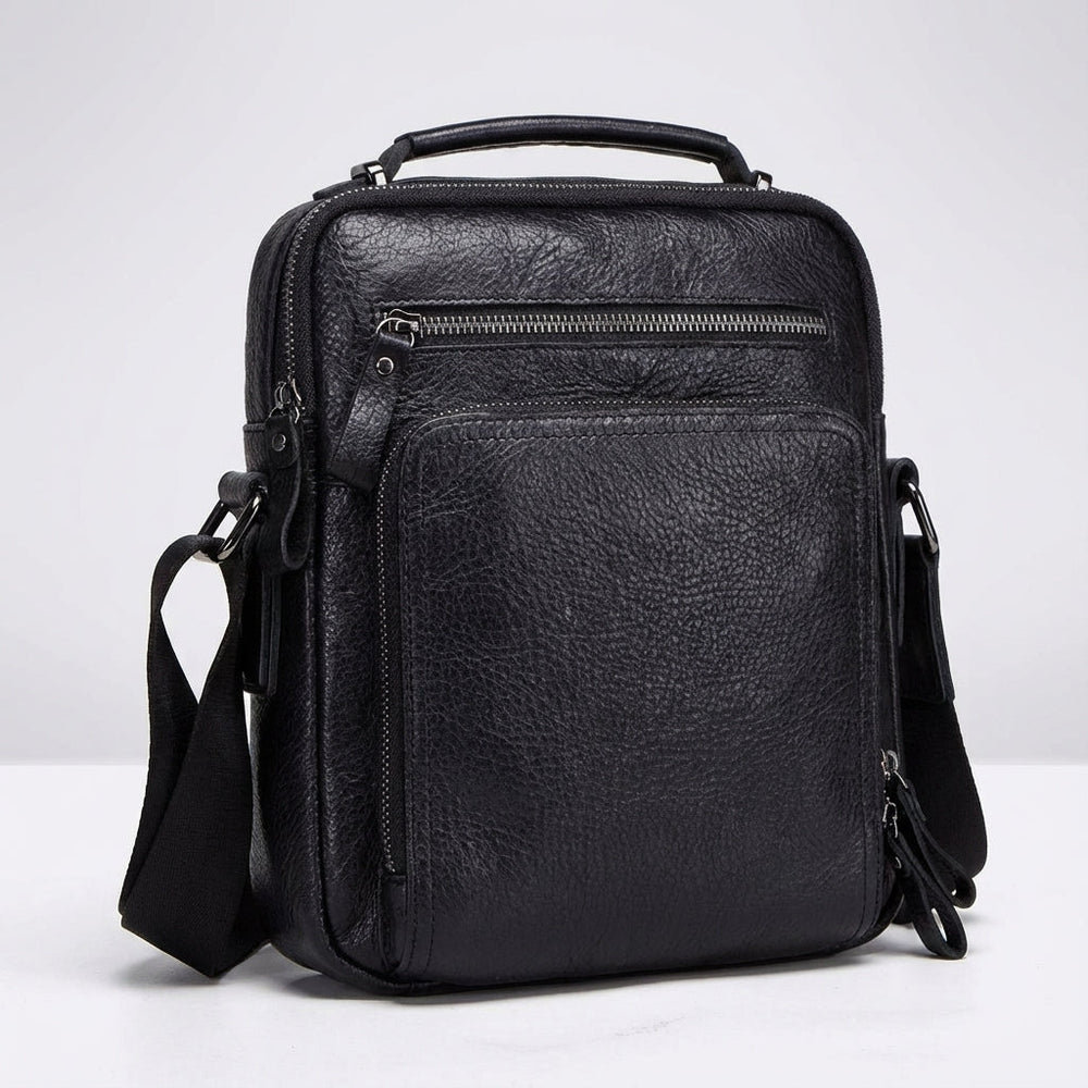 Stijlvolle unisex leren schoudertas, perfect als compacte zakelijke crossbody tas.