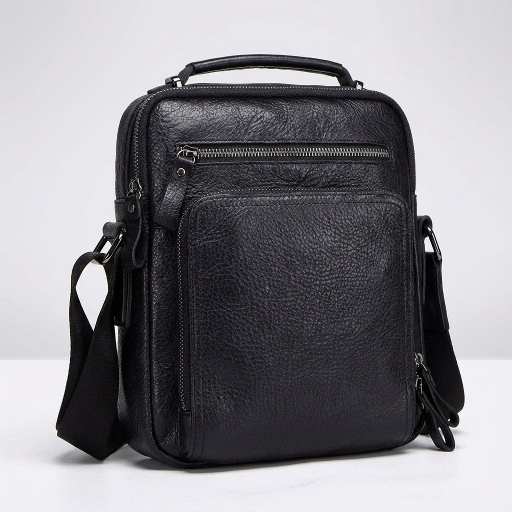 Stijlvolle unisex leren schoudertas, perfect als compacte zakelijke crossbody tas.