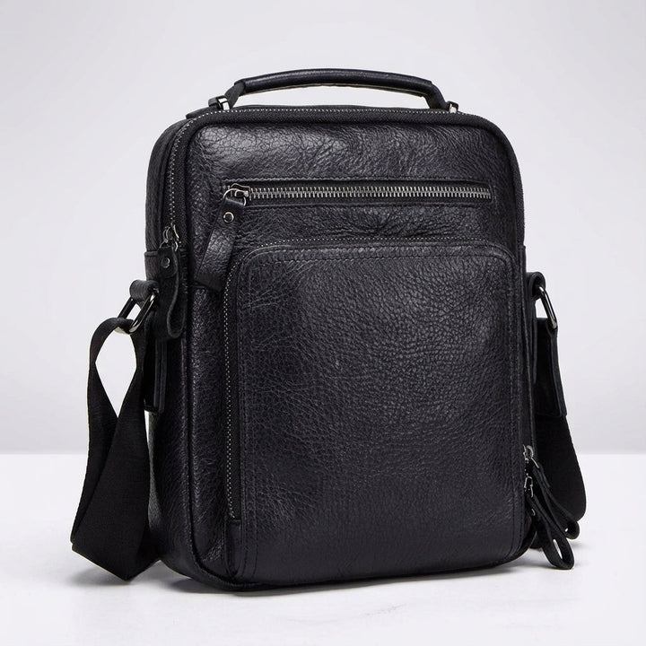 Stijlvolle unisex leren schoudertas, perfect als compacte zakelijke crossbody tas.