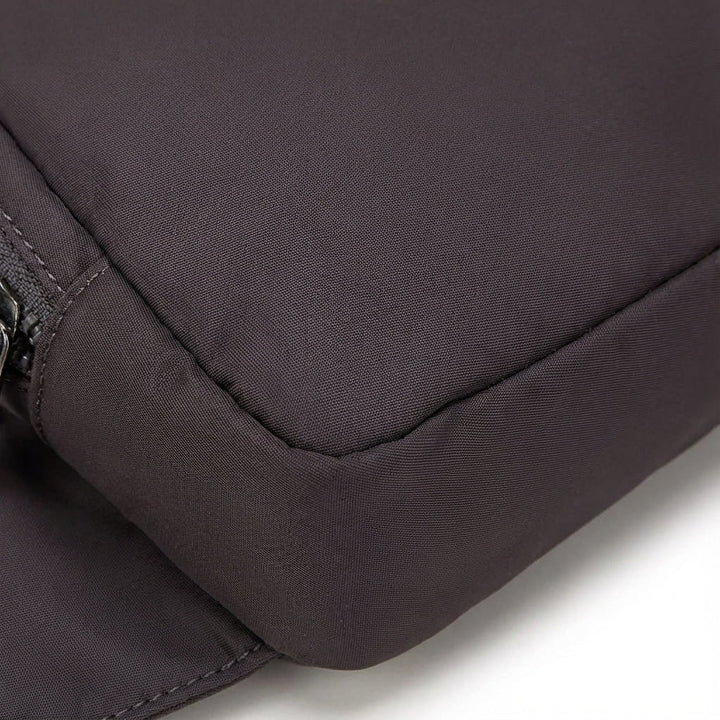 Lichtgewicht weerbestendige nylon heuptas met verstelbare riem. Houdt je essentials veilig en georganiseerd.