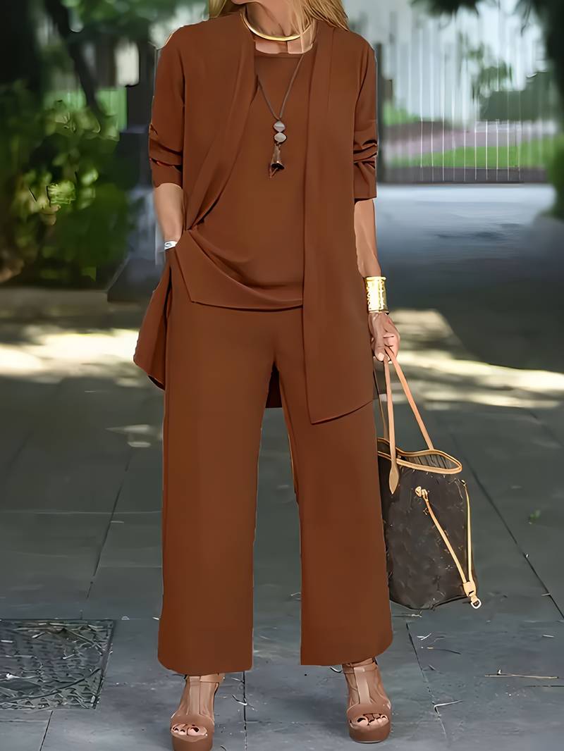 Veelzijdige dames top in een 3-delige comfortabele set, perfect voor casual of een modieuze look.