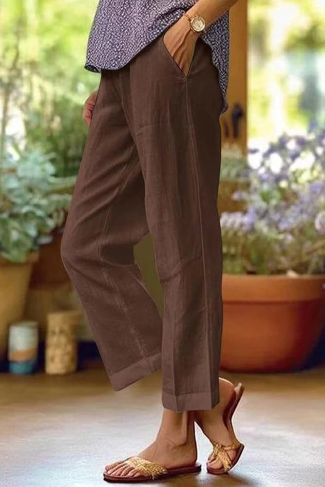 Elegante zomerbroek voor dames, 7/8 lengte met rechte pijp en praktische zijzakken. Casual chic.